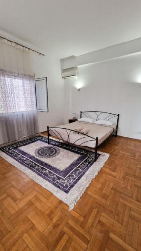 Simple Apartment (Attica Metro Station)